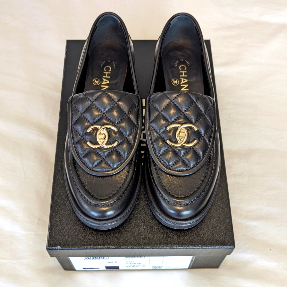 Chanel 38.5 CC Turnlock | Turn Lock Quilted Loafers Black